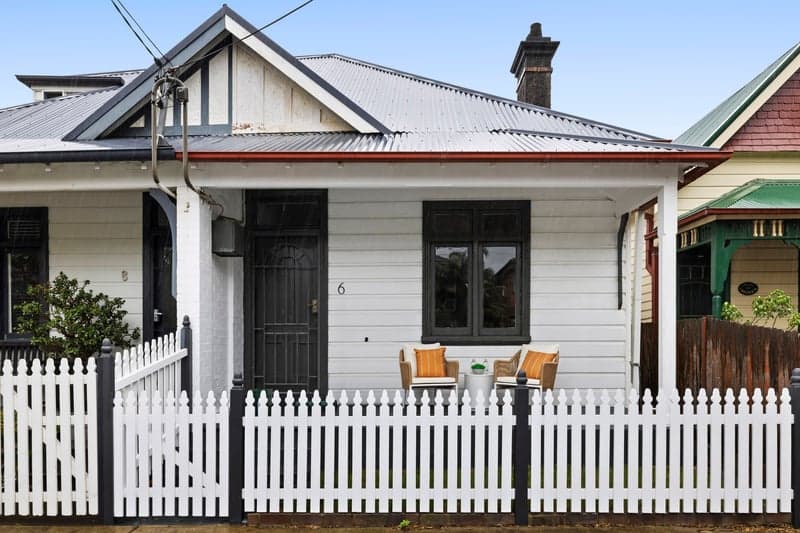 6 Golf Parade, Manly - Image 1