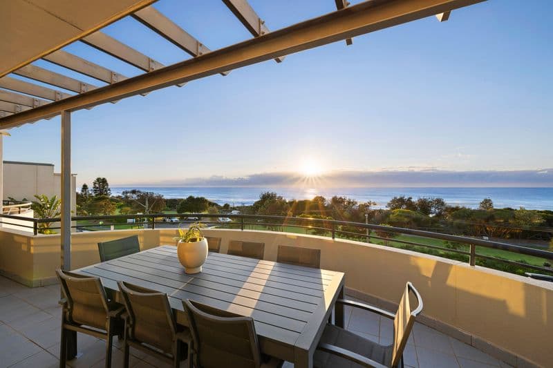 304/18 Ocean Street, Narrabeen - Image 1