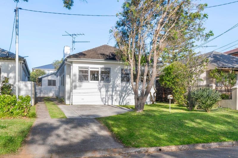 61 Essilia Street, Collaroy Plateau - Image 1