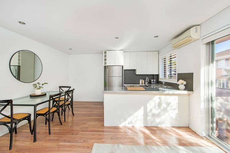 8/80 Wyadra Avenue, Freshwater - Image 1
