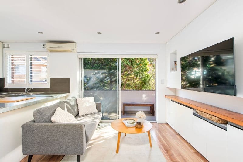 8/80 Wyadra Avenue, Freshwater - Thumbnail 2