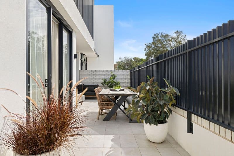 105/11 Lawrence Street, Freshwater - Image 1