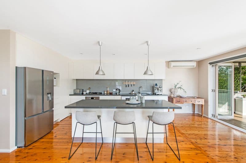 8 Derna Crescent, Allambie Heights - Thumbnail 2