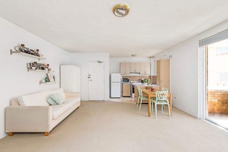 4/89 Pacific Parade, Dee Why - Image 1