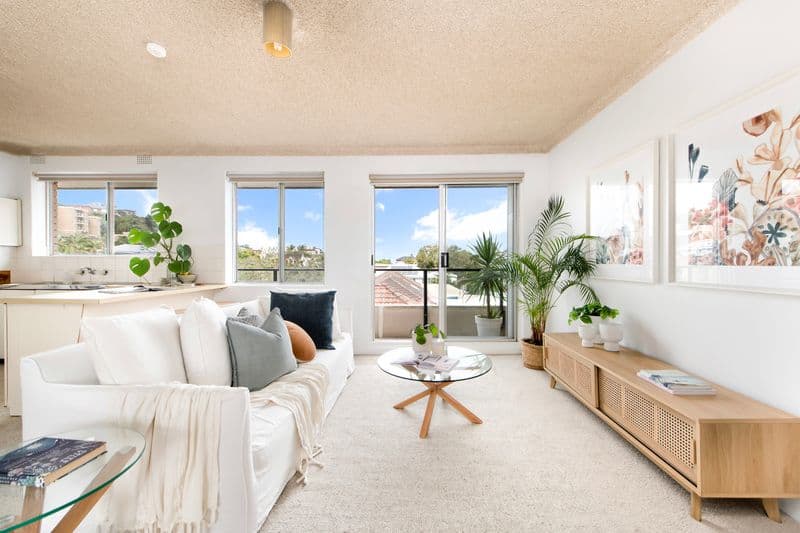 3/15 Ocean View Road, Freshwater - Thumbnail 3