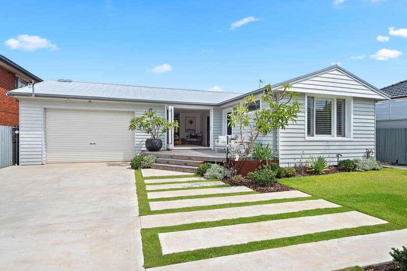 30 Gilles Crescent, Beacon Hill - Image 1