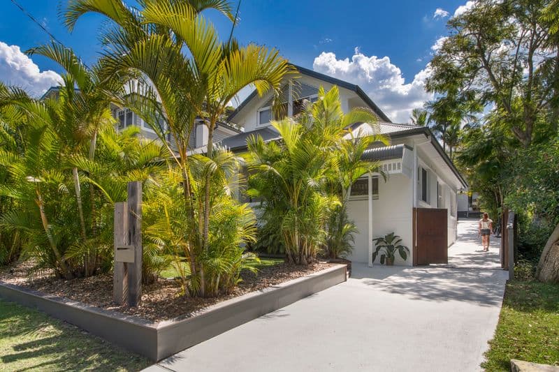 17 Waratah Street, Freshwater - Image 1