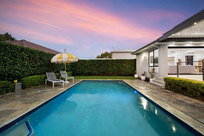 10 Lakeside Crescent, North Manly - Thumbnail 3