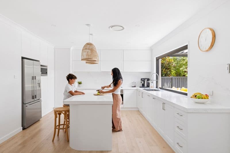 10 Lakeside Crescent, North Manly - Thumbnail 5