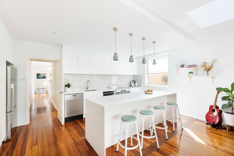 52 Brighton Street, Freshwater - Thumbnail 3