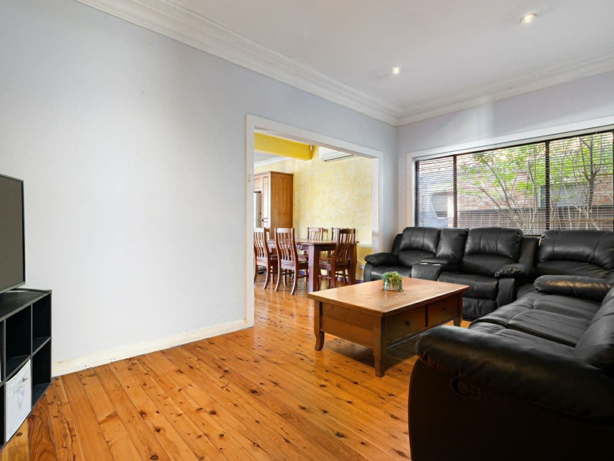 18 Clements Parade, KIRRAWEE, Kirrawee - Thumbnail 2
