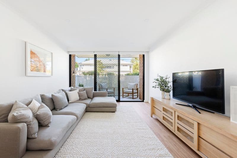 8/30 Kooloora Avenue, Freshwater - Image 1