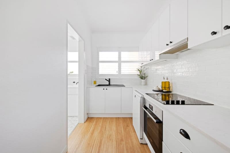 8/30 Kooloora Avenue, Freshwater - Thumbnail 4