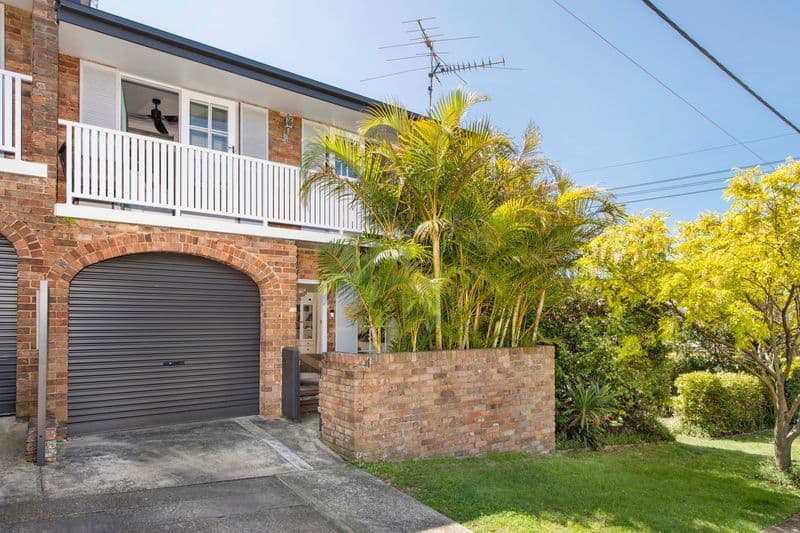 4/64 Harbord Road, Freshwater - Thumbnail 2