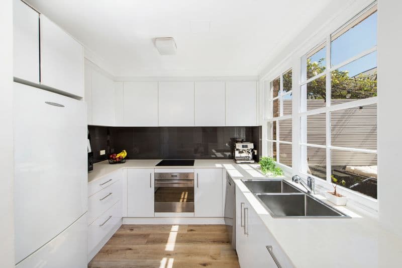 4/64 Harbord Road, Freshwater - Thumbnail 4