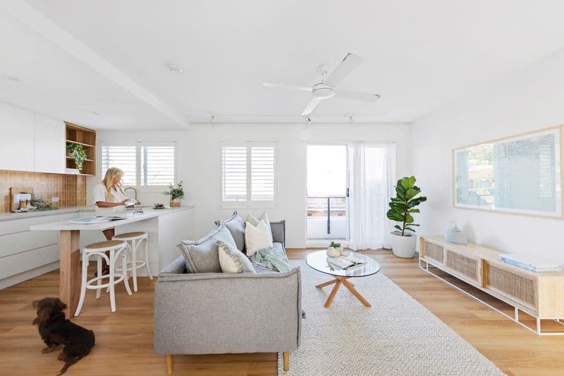 1/15 Ocean View Road, Freshwater - Image 1