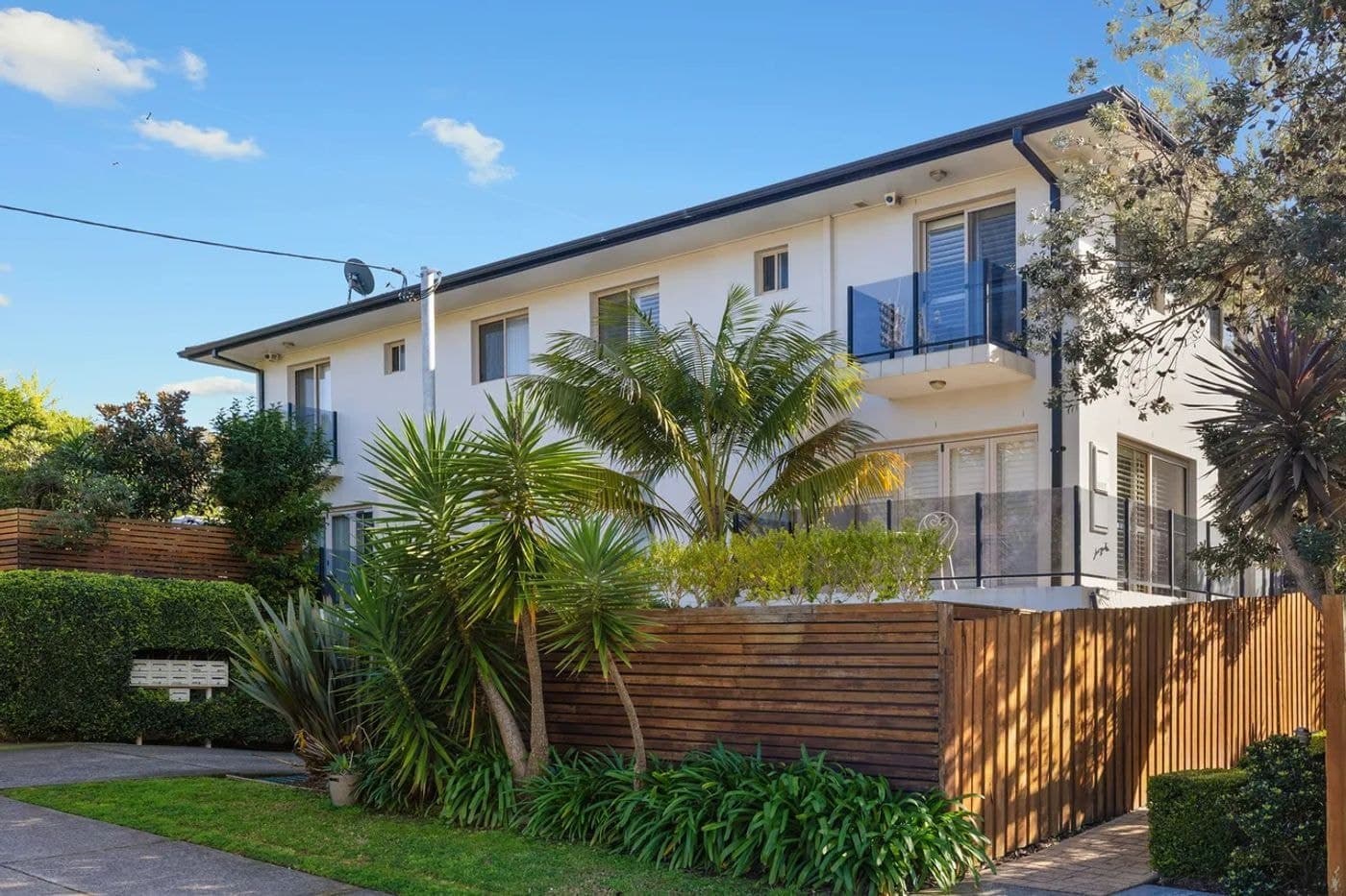 4/21 Pine AvenueBrookvale, Brookvale - Image 1