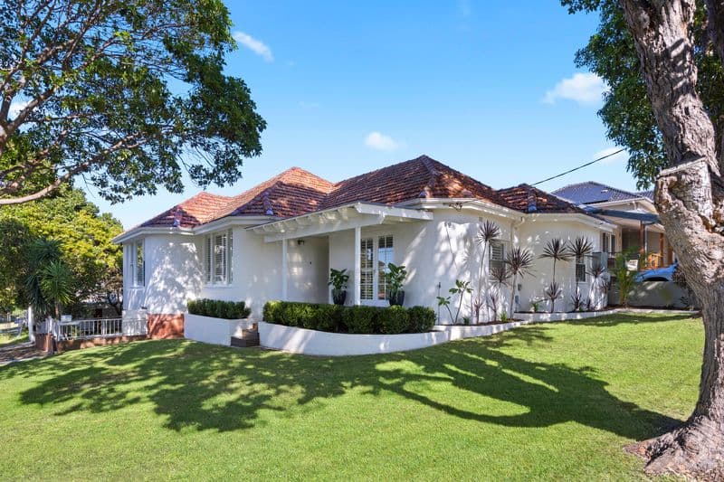 8 Robert Street, Freshwater - Image 1