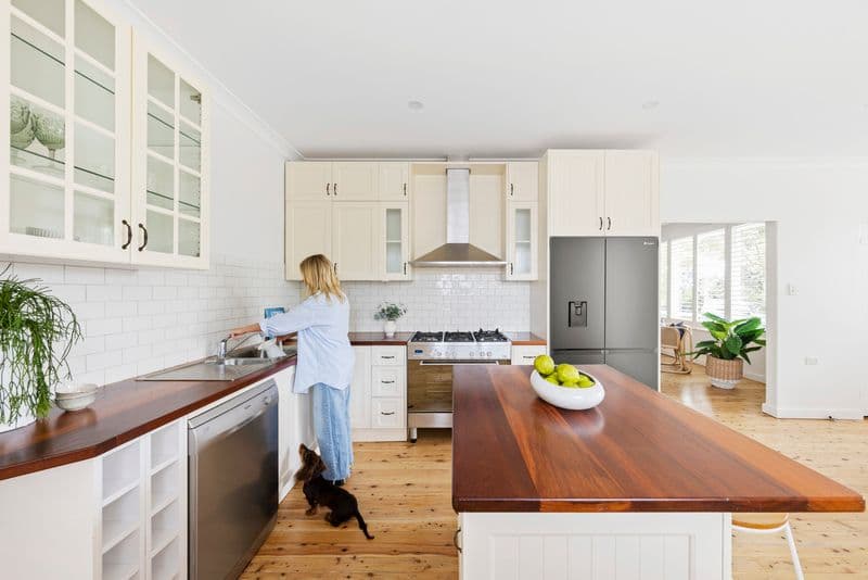 8 Robert Street, Freshwater - Thumbnail 6