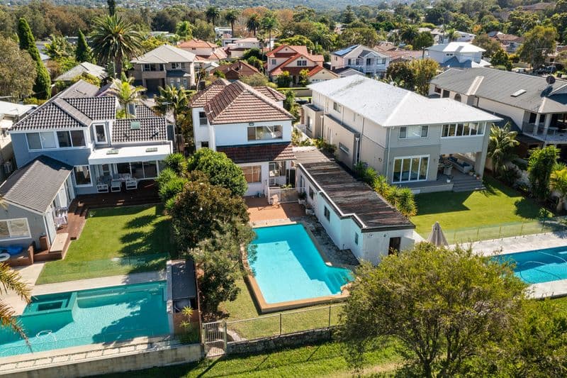 15 Lakeside Crescent, North Manly - Thumbnail 2