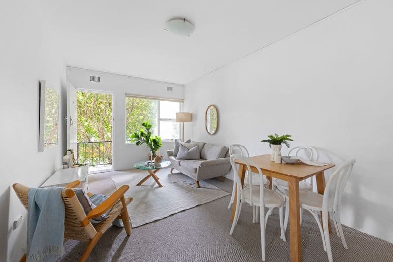 4/1 Hawkesbury Avenue, Dee Why - Image 1