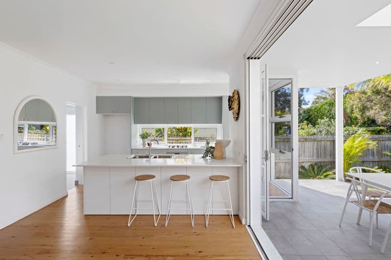 42 Johnson Street, Freshwater - Thumbnail 2