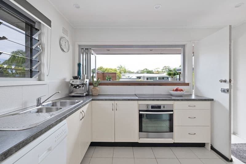 12 Sanananda Avenue, Allambie Heights - Thumbnail 8