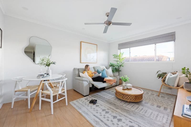 4/13 Waine Street, Freshwater - Image 1