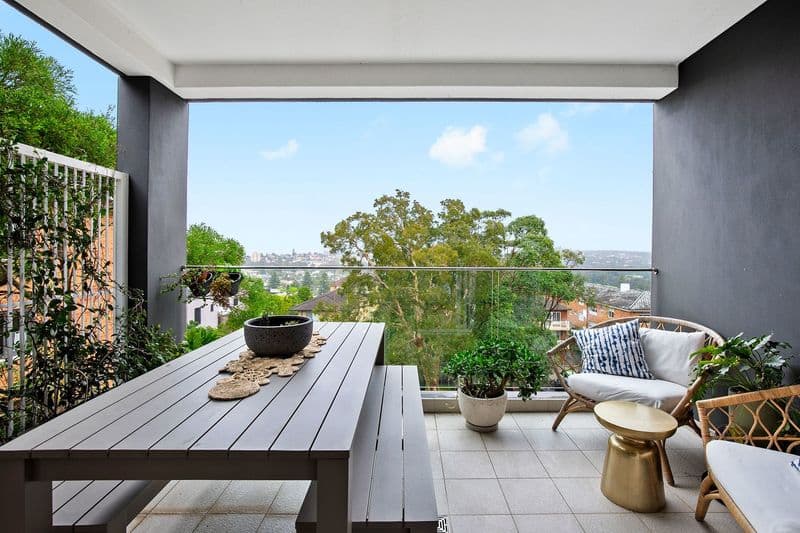 2/62 Crown Road, Queenscliff - Image 1