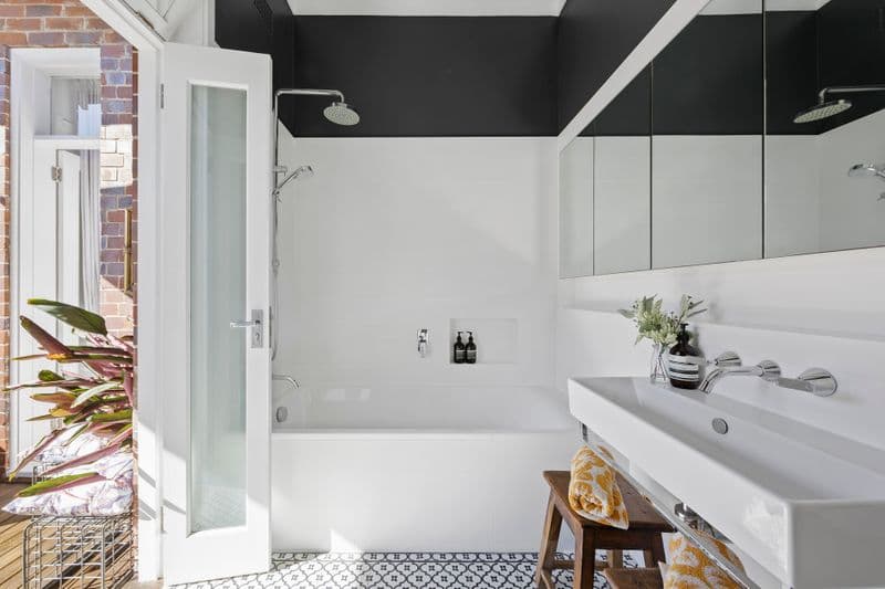 1/15 Birkley Road, Manly - Thumbnail 8