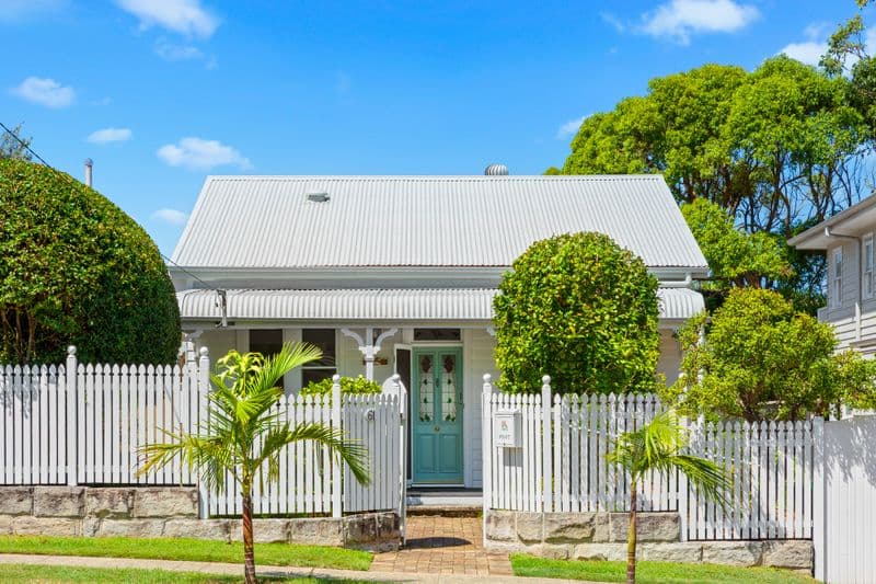 61 Albert Street, Freshwater - Image 1