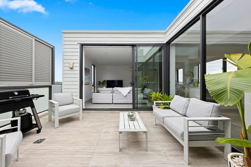 9/48 Crown Road, Queenscliff - Image 1