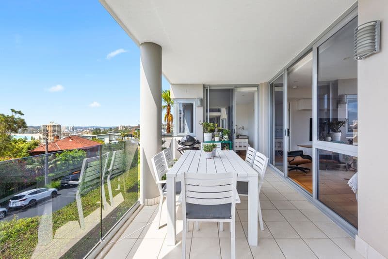 6/63 Pavilion Street, Queenscliff - Image 1