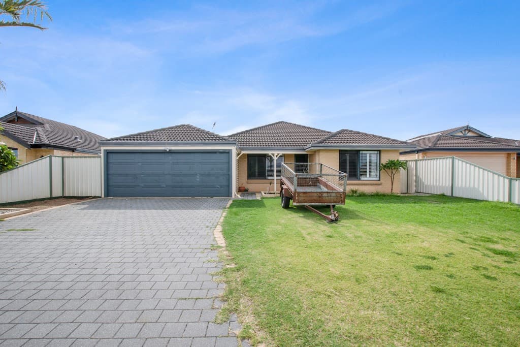 15 Glasgow Way, Seville Grove, WA, 6112, Seville Grove - Thumbnail 2
