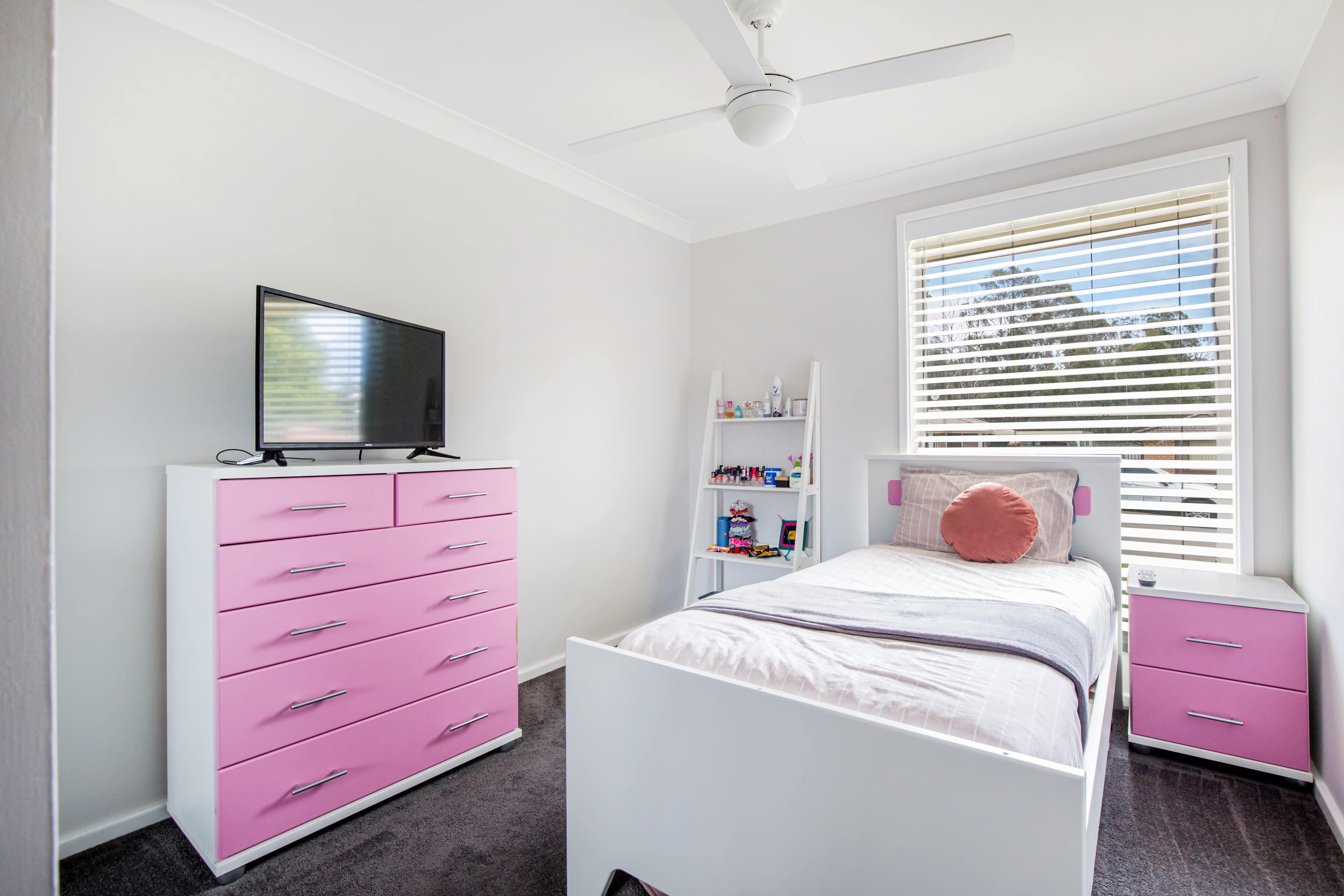 22 Tanbark Circle, WERRINGTON DOWNS, Werrington Downs - Thumbnail 3
