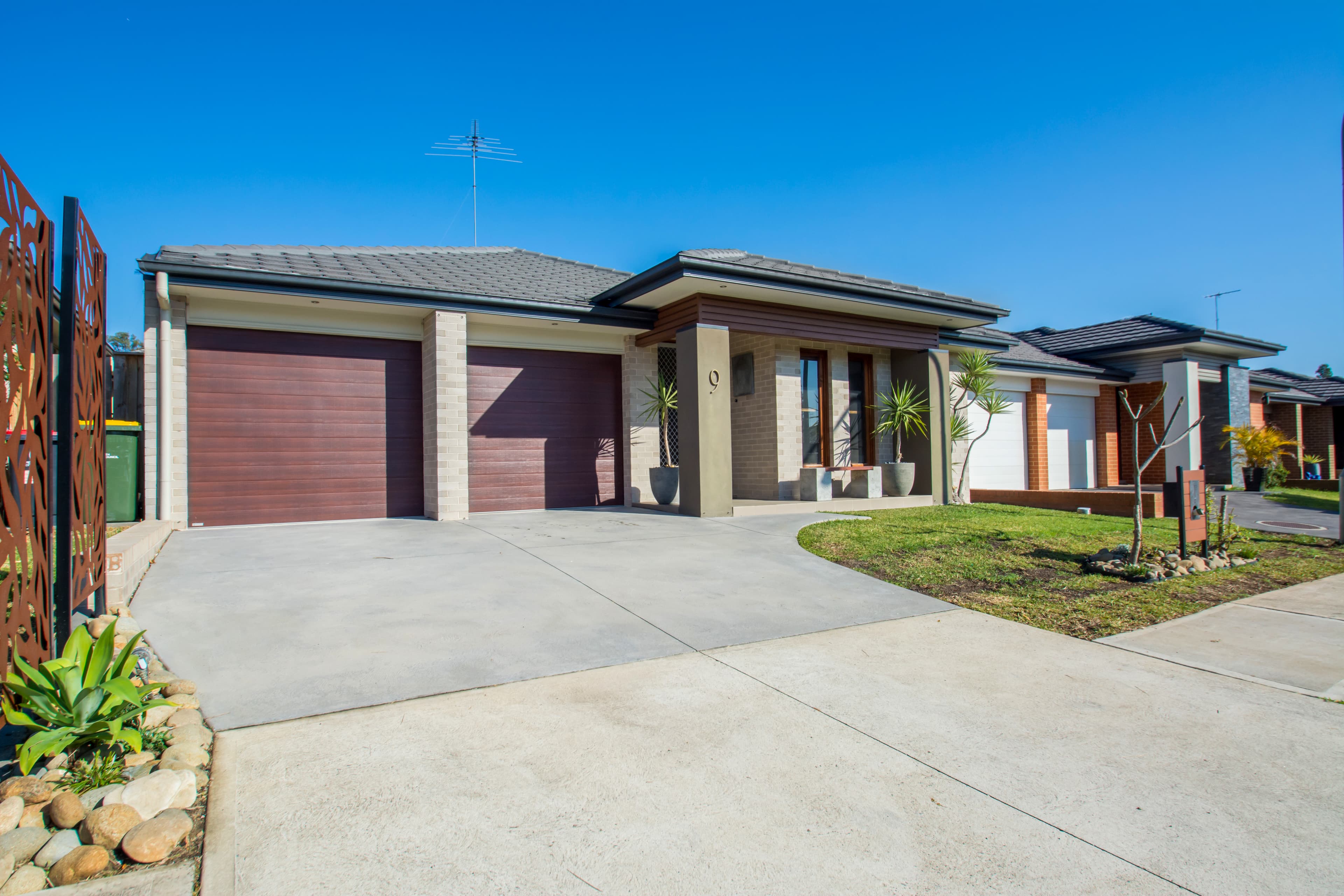 9 Loch Avenue, GLENMORE PARK, Glenmore Park - Image 1