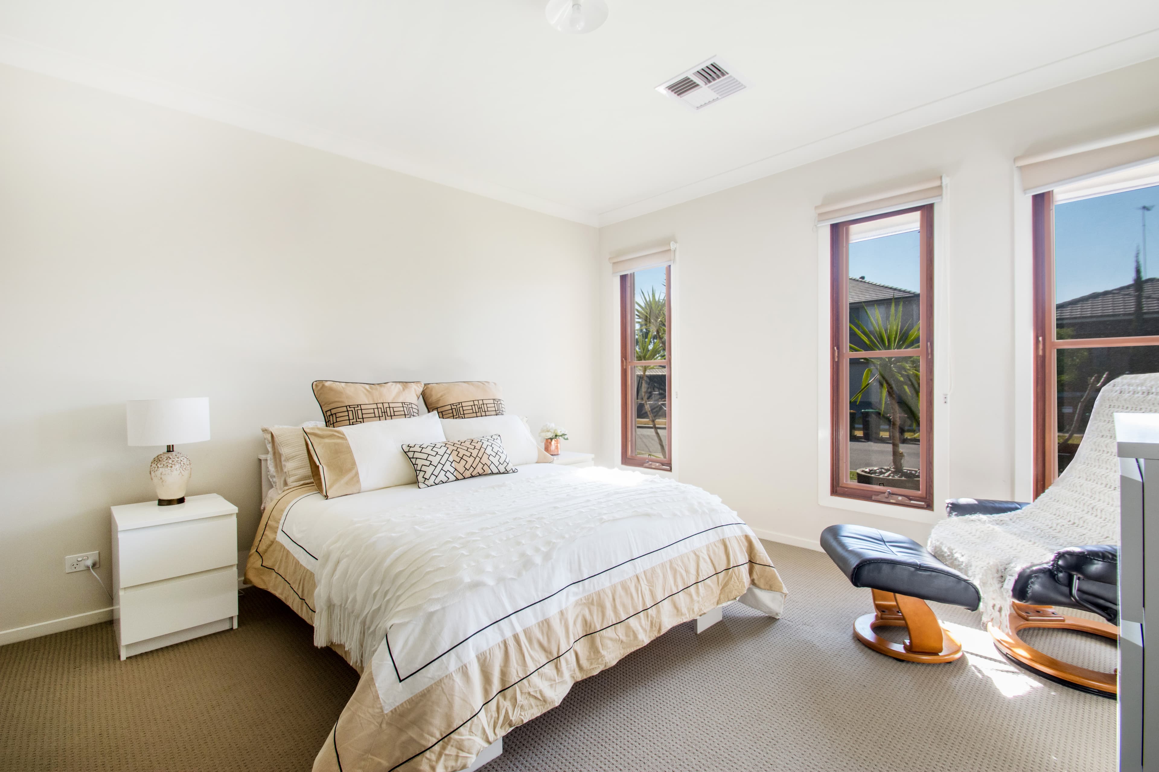 9 Loch Avenue, GLENMORE PARK, Glenmore Park - Thumbnail 2