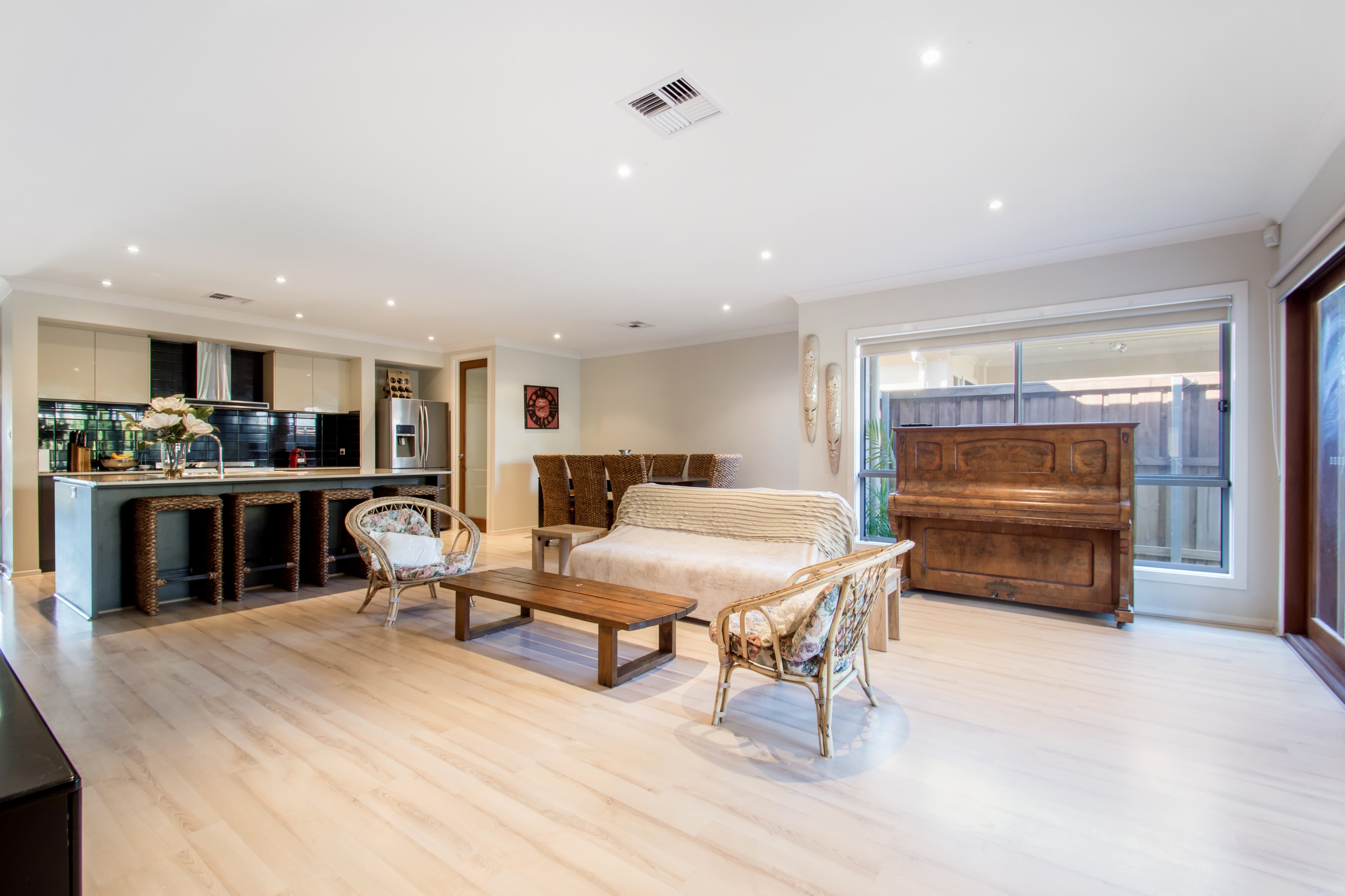 9 Loch Avenue, GLENMORE PARK, Glenmore Park - Thumbnail 5