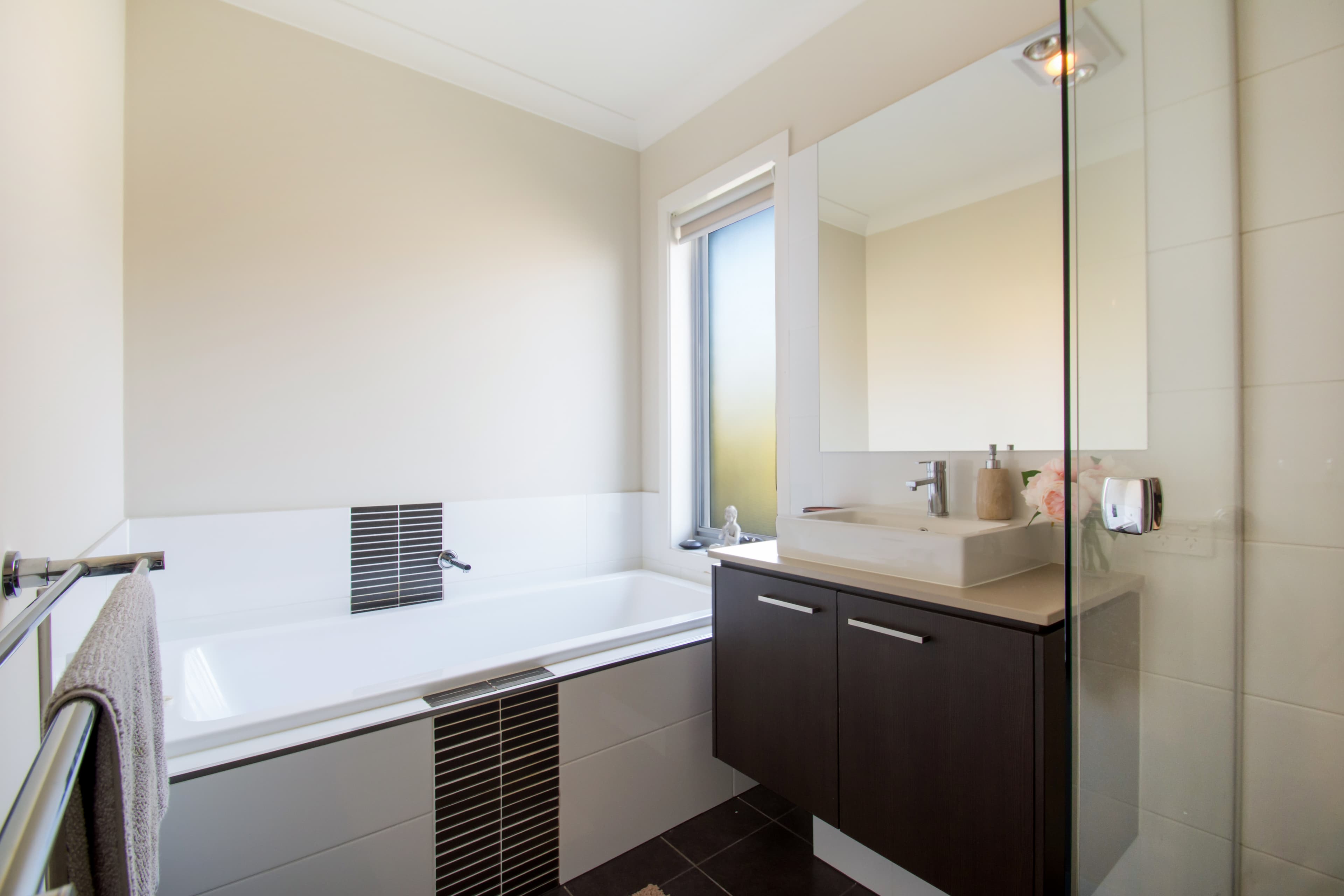 9 Loch Avenue, GLENMORE PARK, Glenmore Park - Thumbnail 7