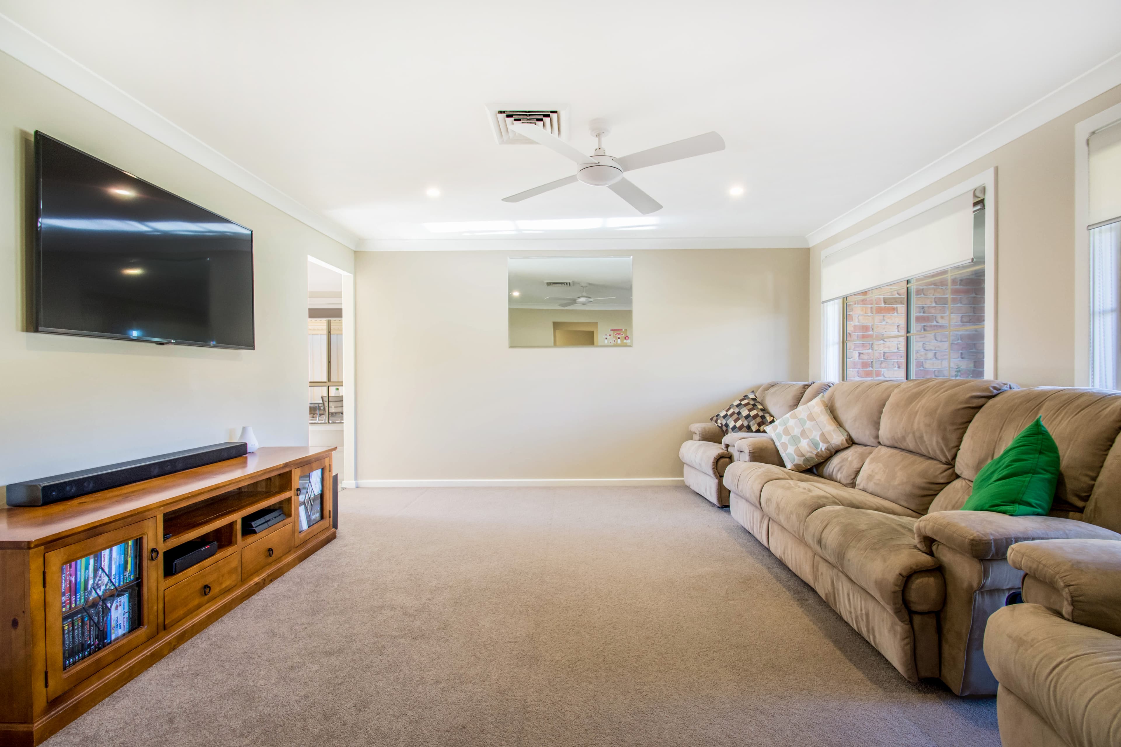 21 Woodlands Drive, GLENMORE PARK, Glenmore Park - Thumbnail 3