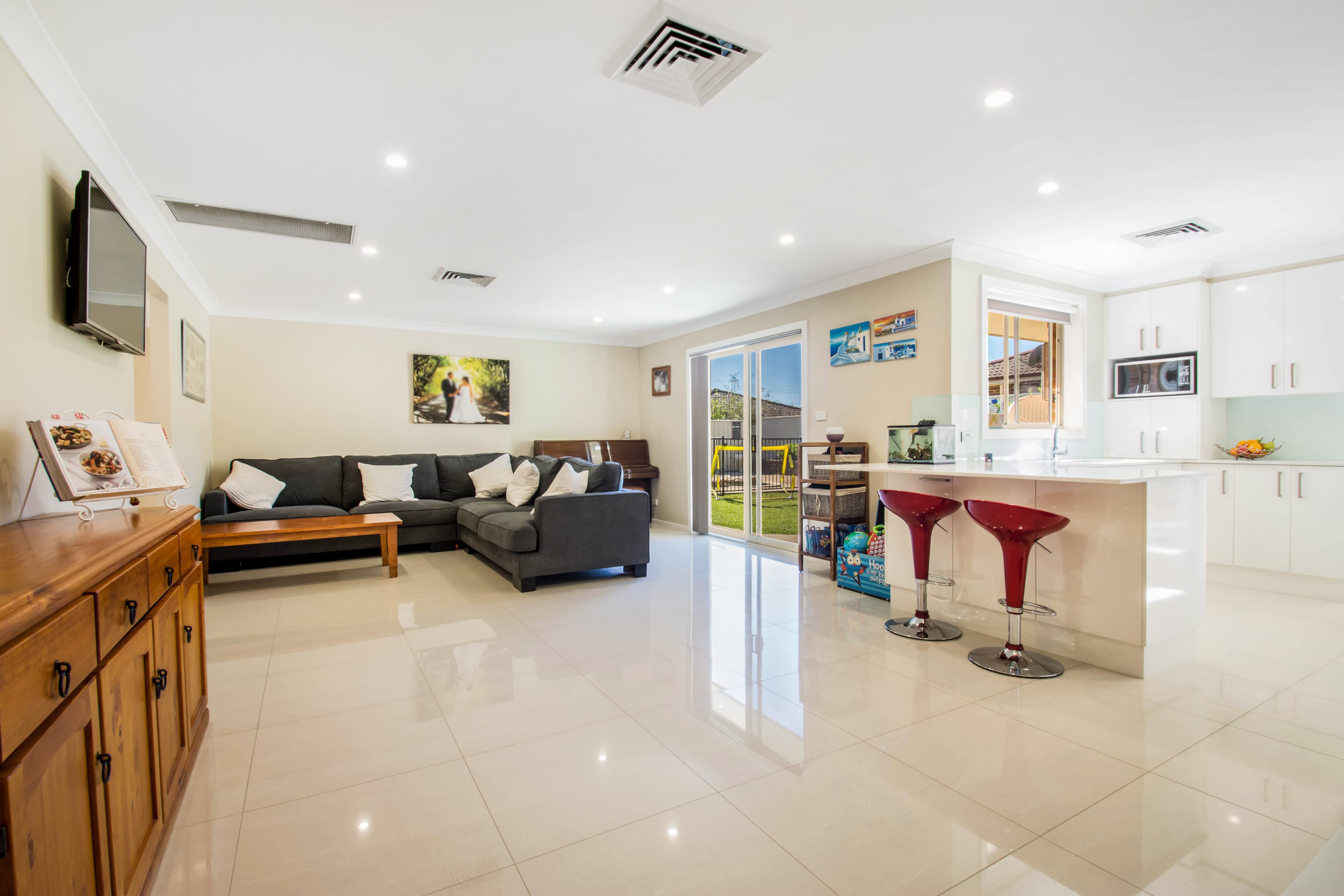 21 Woodlands Drive, GLENMORE PARK, Glenmore Park - Thumbnail 4
