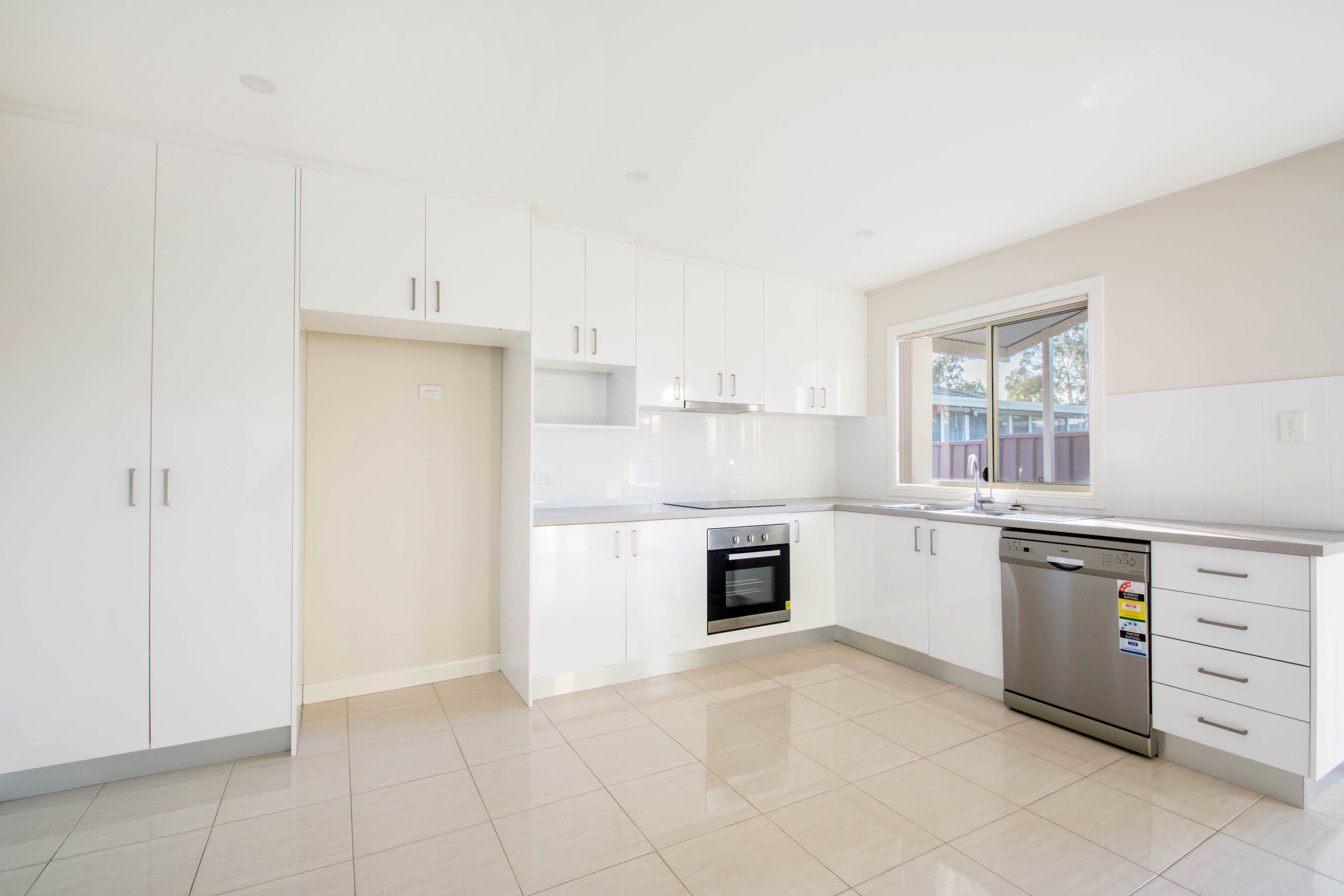 28 & 28A Algie Crescent, KINGSWOOD, Kingswood - Thumbnail 4