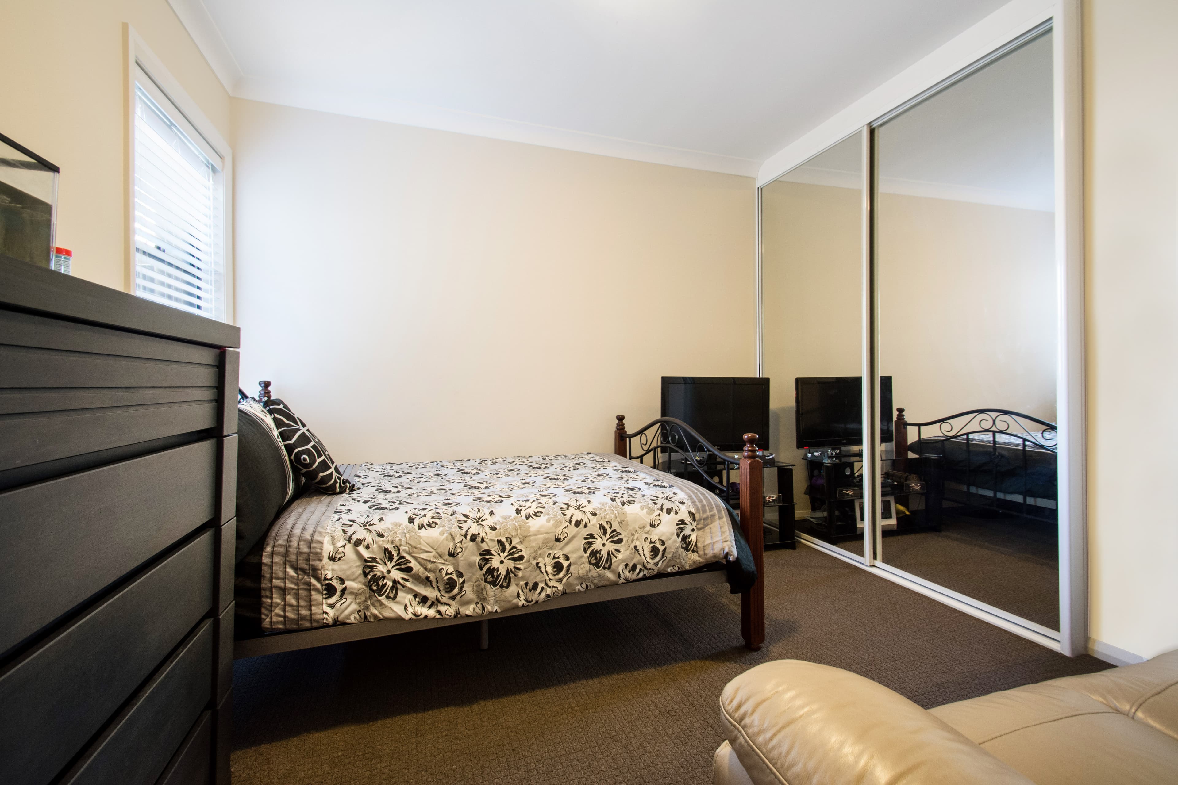 51 Tall Trees Drive, GLENMORE PARK, Glenmore Park - Thumbnail 4