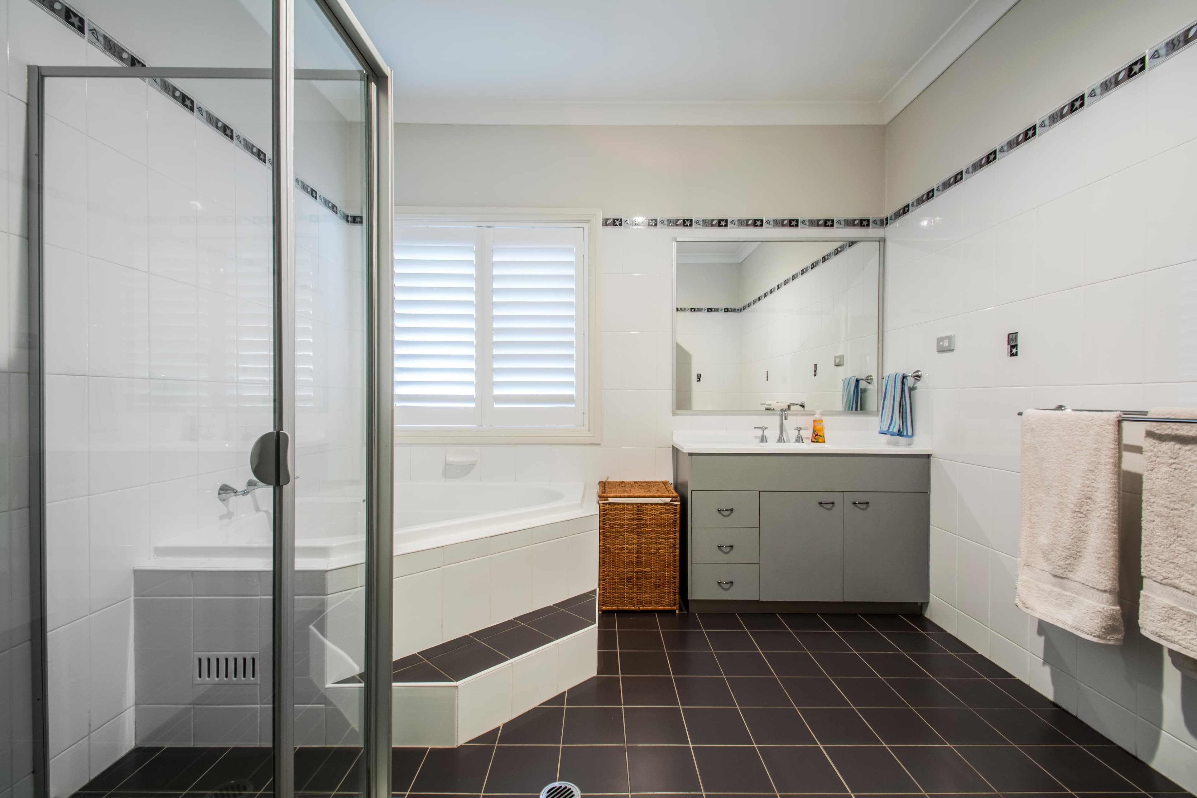 7 Woodbrook Grove, GLENMORE PARK, Glenmore Park - Thumbnail 5