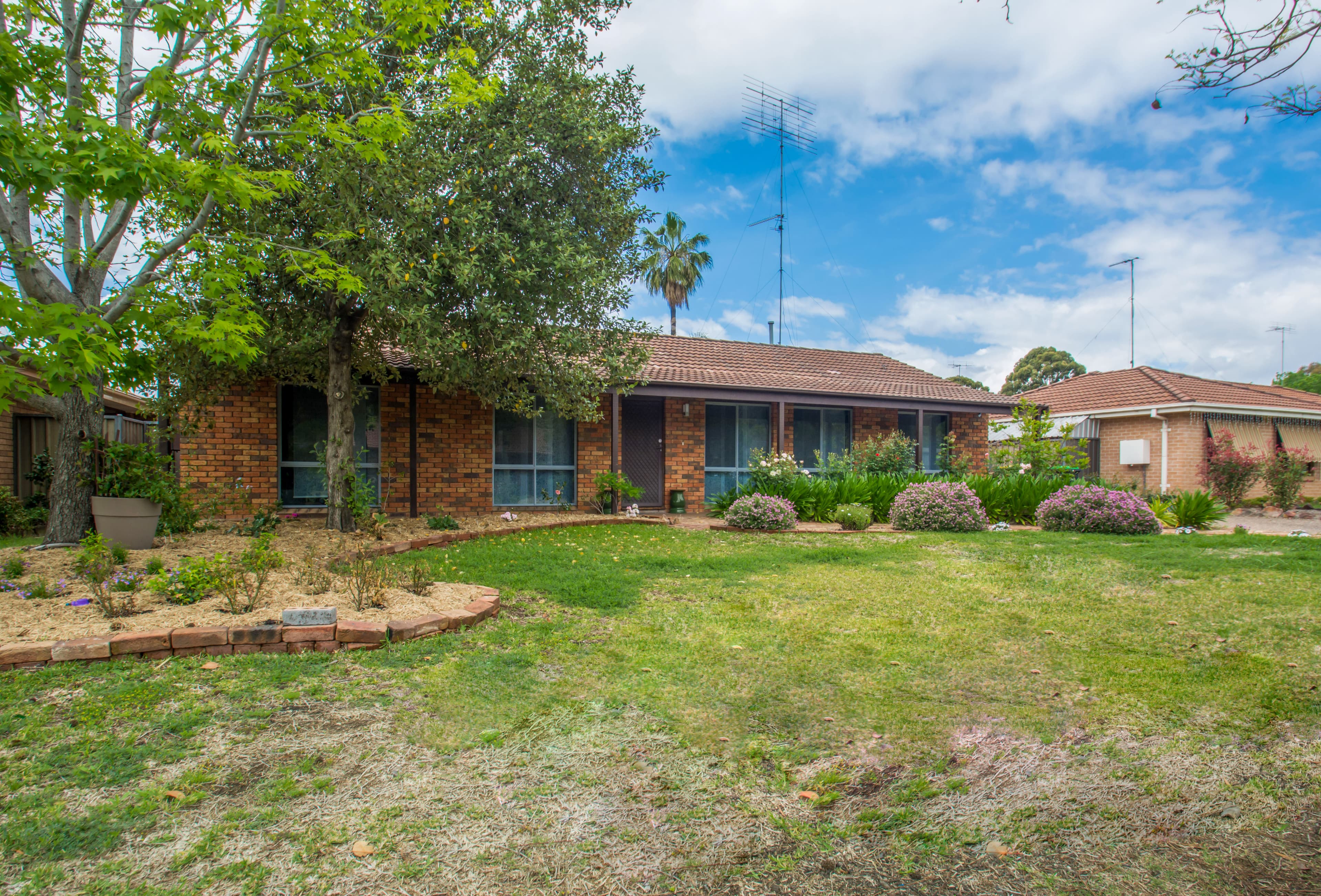 75 Dartmoor Circle, EMU HEIGHTS, Emu Heights - Image 1
