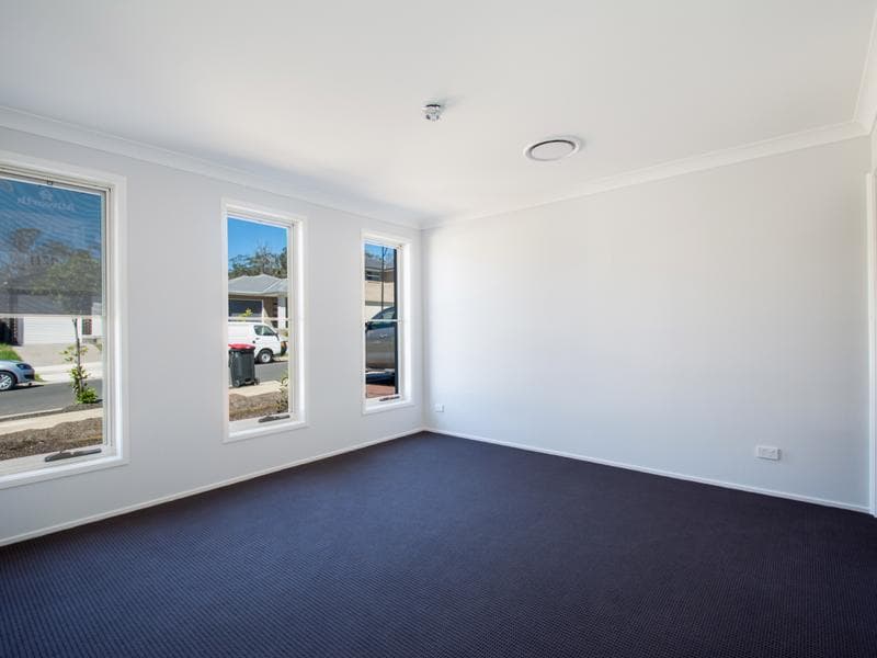 14 Scarlet Street, JORDAN SPRINGS, Jordan Springs - Thumbnail 3