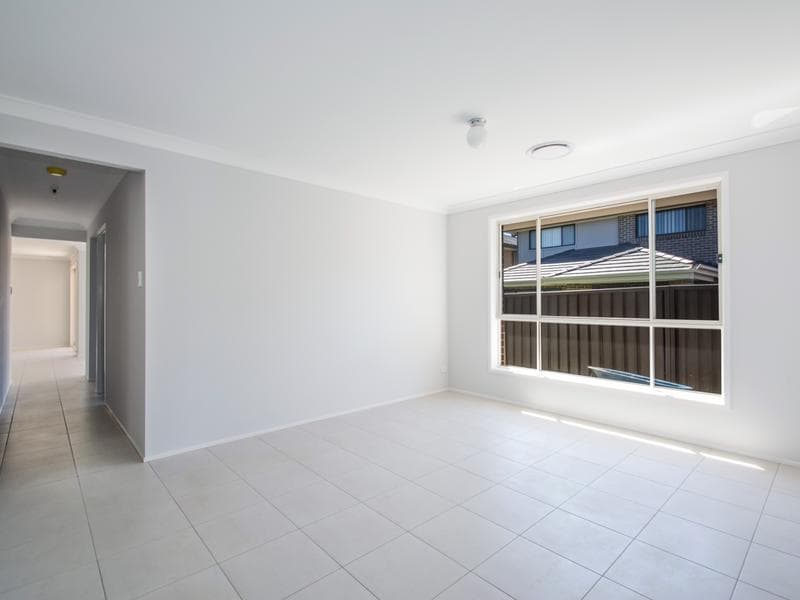 14 Scarlet Street, JORDAN SPRINGS, Jordan Springs - Thumbnail 4