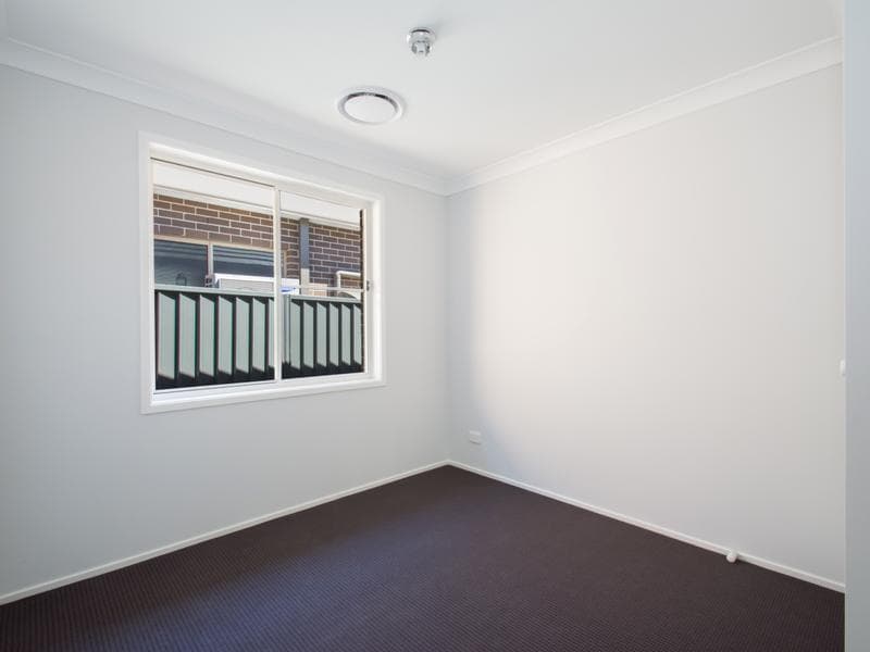 14 Scarlet Street, JORDAN SPRINGS, Jordan Springs - Thumbnail 5