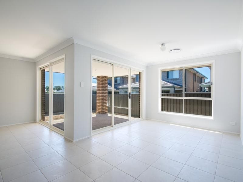 14 Scarlet Street, JORDAN SPRINGS, Jordan Springs - Thumbnail 7