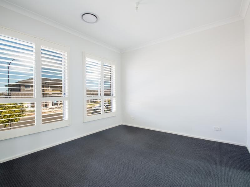 34 Fishburn Street, JORDAN SPRINGS, Jordan Springs - Thumbnail 3